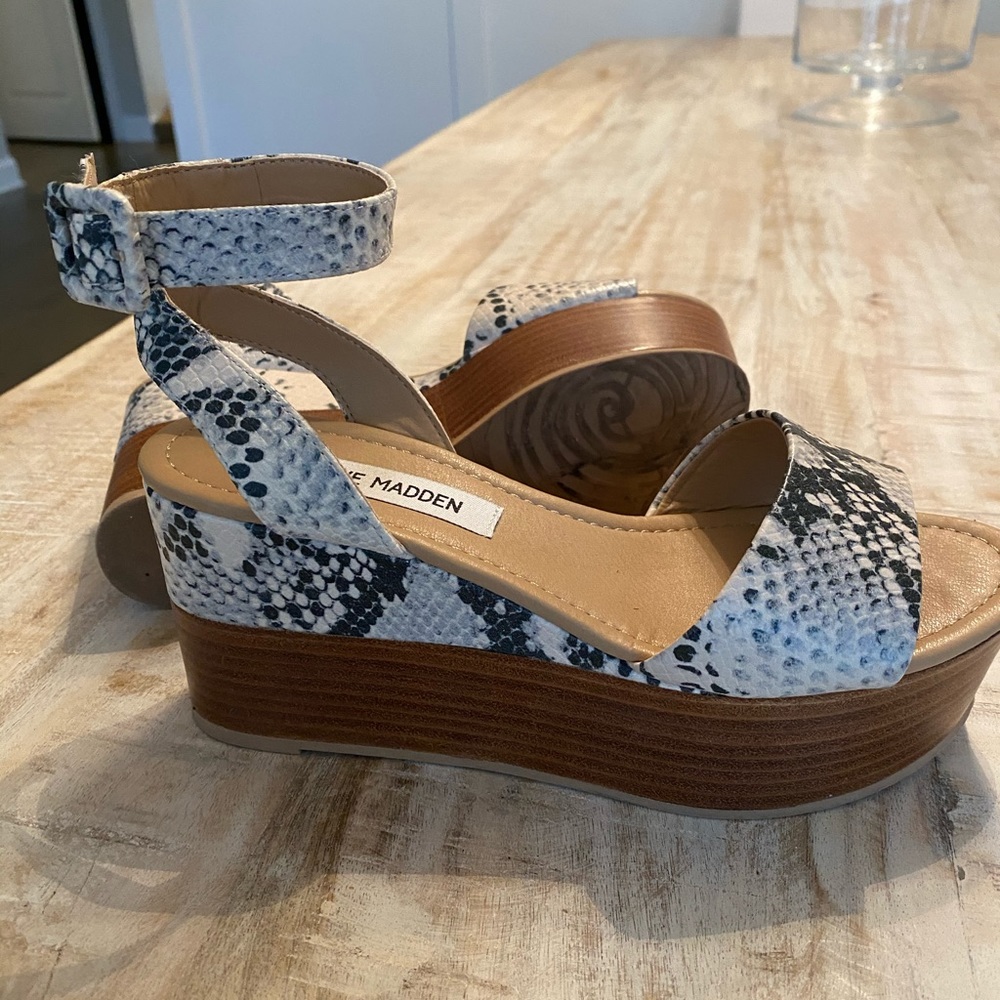 Steve Madden wedge size 6